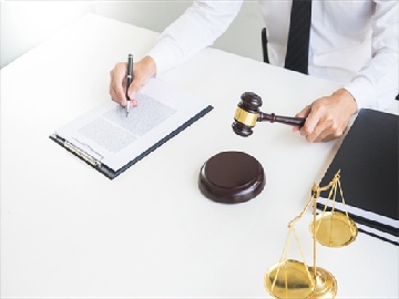 淄博街头，有人突然被卷入车底！惊魂30秒监控曝光
