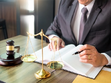 淄博街头，有人突然被卷入车底！惊魂30秒监控曝光